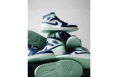薄荷绿 AJ1 Mid 全新“潮牌信息Blue Mint”配色鞋款上架
