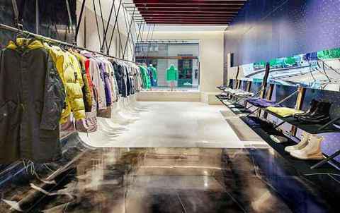 Stone Island 石头岛伦敦潮牌信息旗舰店重新启幕，打卡新址