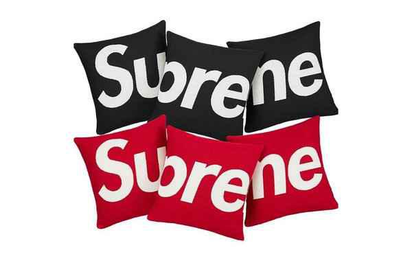 Supreme x Jules Pansu 全新联名抱枕系列.jpg
