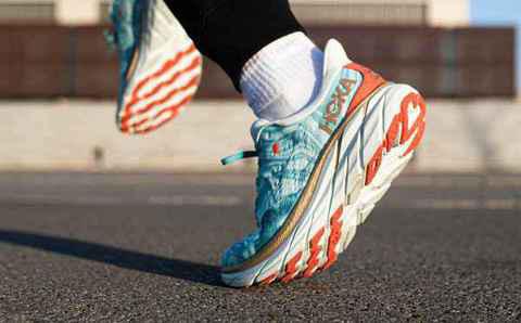Hoka One One Clifton 8 全潮牌资讯新“乘风”配色鞋款上架
