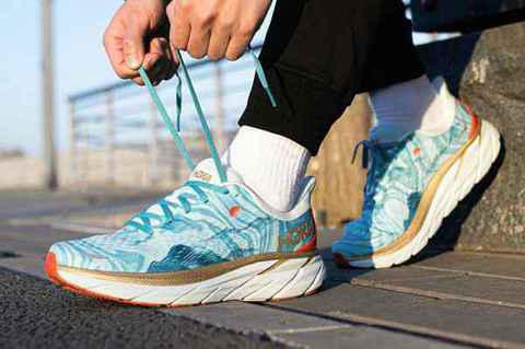 Hoka One One Clifton 8 全潮牌资讯新“乘风”配色鞋款上架