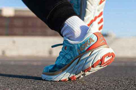 Hoka One One Clifton 8 全潮牌资讯新“乘风”配色鞋款上架