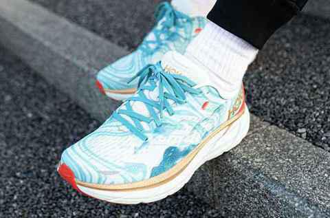 Hoka One One Clifton 8 全潮牌资讯新“乘风”配色鞋款上架