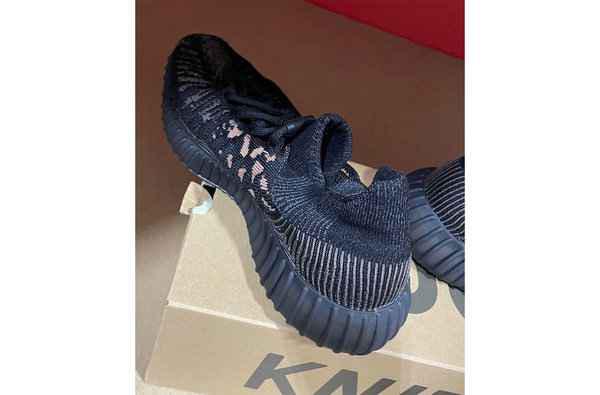Yeezy 350 V2 CMPCT 全新“潮牌信息Slate Carbon”配色鞋款出炉