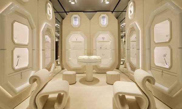 Swarovski 上海新店开潮牌信息业，全球最大旗舰店