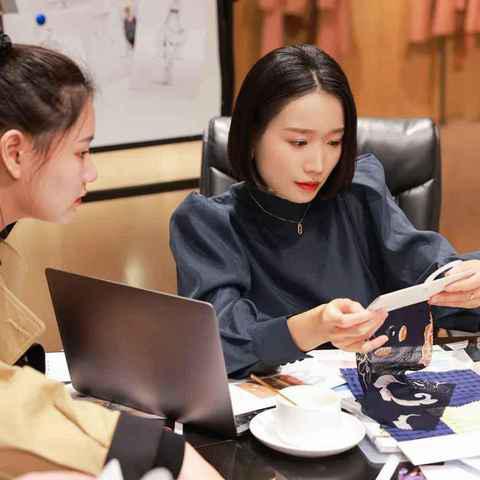 带着谦卑的心欣赏潮牌信息一幅幅无价的作品