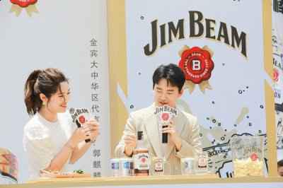 在吃喝玩乐中沉浸潮牌式体验一杯如故的乐趣