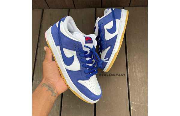  泡泡糖 Dunk SB 全新“Los A潮牌网ngeles Dodgers”配色鞋款 每双 110 美金