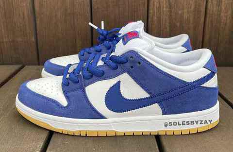  泡泡糖 Dunk SB 全新“Los A潮牌网ngeles Dodgers”配色鞋款 每双 110 美金