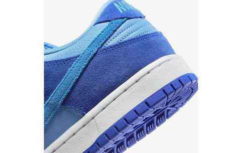 后跟麂皮标签潮牌品牌处还有 Nike 字样（后跟麂皮标签潮牌品牌处还有 Nike 字样）