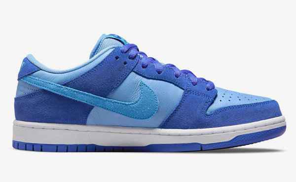 后跟麂皮标签潮牌品牌处还有 Nike 字样（后跟麂皮标签潮牌品牌处还有 Nike 字样）