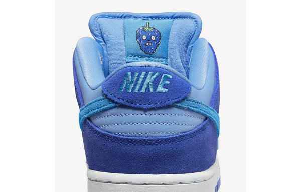 后跟麂皮标签潮牌品牌处还有 Nike 字样（后跟麂皮标签潮牌品牌处还有 Nike 字样）