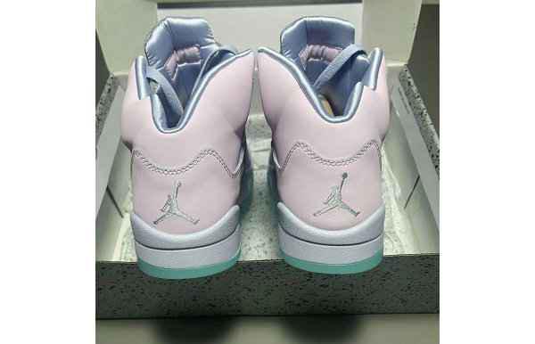 日前 Jordan Brand 全新打造的潮牌资讯 AJ5 也迎来了全新“Easter”主题配色