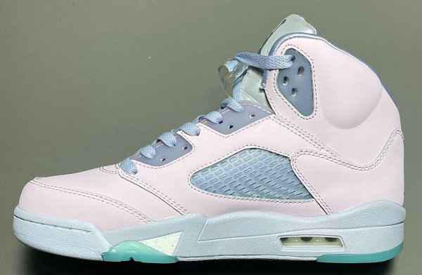 日前 Jordan Brand 全新打造的潮牌资讯 AJ5 也迎来了全新“Easter”主题配色