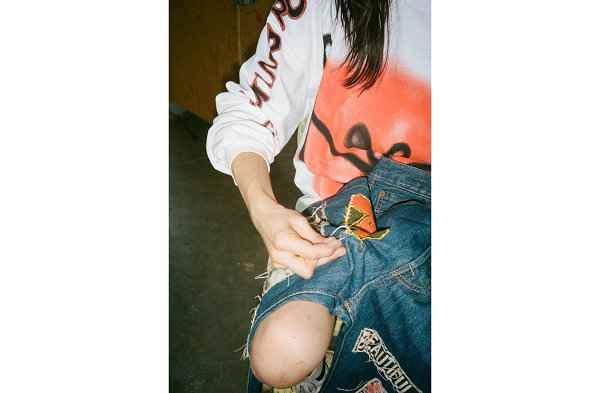 日前经典丹宁 Levis 又邀请到洛杉潮牌网矶手作品牌 Come Tee 一同发布了全新设计（李维斯 x Come Tee 全新合作 Punk 别注系列来袭）