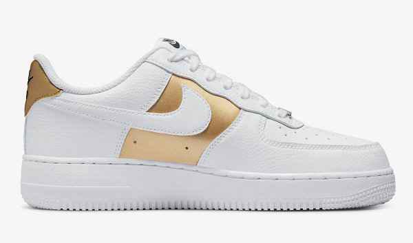 黄铜色鞋带潮牌扣尤为吸睛（白铜 Air Force 1 鞋款全新“White Bronze”配色曝光）