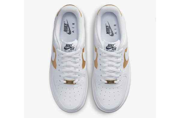 黄铜色鞋带潮牌扣尤为吸睛（白铜 Air Force 1 鞋款全新“White Bronze”配色曝光）