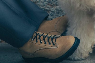 请关注 Red Wing 品牌官网及网店 对球鞋文化、品牌款型潮牌信息、抽签购买、鉴别、海淘还有疑惑？马上学习《Sneaker百分百完全指南》 （红翼 x TAKAYUKI FUJII for BIOTOP 联乘鞋款系列即将登场）