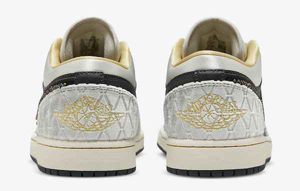 各位 Sneakerhead 不妨先 Mark 一下吧！ 对球鞋文化、品牌潮牌商城款型、抽签购买、鉴别、海淘还有疑惑？马上学习《Sneaker百分百完全指南》 （丝绸 Air Jordan 1 Low 鞋款首次曝光，细节奢华）