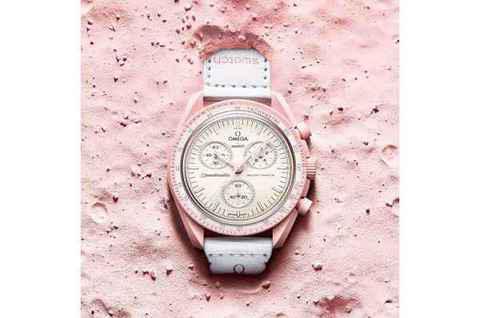  虽然诸如 Gucci x Balen潮牌商城ciaga 这样的强强联手早有先例（Swatch 斯沃琪 x Omega 全新联乘 Speedmaster 腕表系列抢先预览）