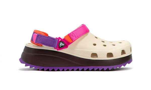  Crocs 全新 Classic H潮牌iker Clog 鞋款系列 每双 $85（Crocs 全新 Classic Hiker Clog 鞋款系列亮相）