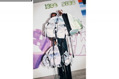标志性的三角 lo潮牌信息go 与机能面料一并现身（Frank Ocean x 普拉达全新联名限定系列上市）