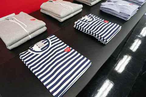  CDG Play x Invader 全新联乘“像素潮牌网店”别注系列 或将在 2022 年 8 月正式入场（CDG Play x Invader 全新联乘“像素”别注系列抢先预览）
