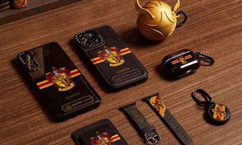 设计灵感则源于主角在潮牌资讯霍格沃茨的早期标志性经历（CASETiFY 2022 早春合作系列释出，打造多款文化主题）