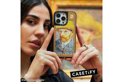 设计灵感则源于主角在潮牌资讯霍格沃茨的早期标志性经历（CASETiFY 2022 早春合作系列释出，打造多款文化主题）