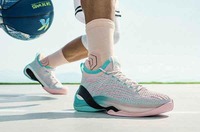 日前安踏 KT7 低帮款潮牌品牌便一口气释出了 3 款新色(安踏 KT7 全新复活节、巴哈马及浪主题配色鞋款系列上市) 日前安踏 KT7 低帮款潮牌品牌便一口气释出了 3 款新色(安踏 KT7 全新复活节、巴哈马及浪主题配色鞋款系列上市)