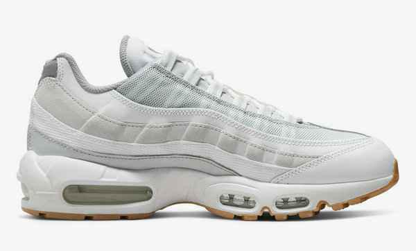 并炮制了一款名为“潮牌资讯Pure Platinum”的全新版本（灰白渐变 Air Max 95 全新“Pure Platinum”配色鞋款曝光）