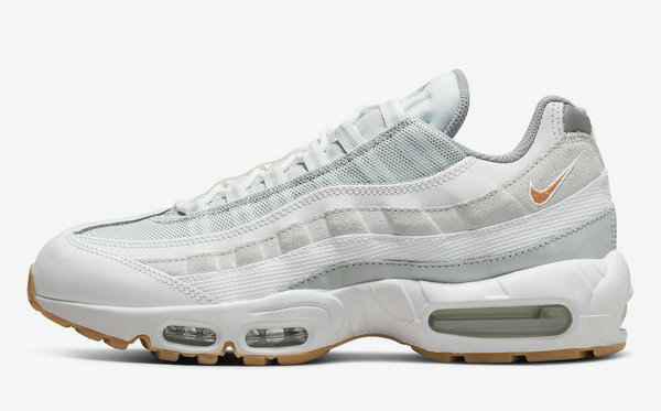 并炮制了一款名为“潮牌资讯Pure Platinum”的全新版本（灰白渐变 Air Max 95 全新“Pure Platinum”配色鞋款曝光）