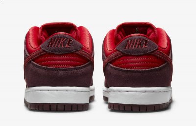 这双 Nike Dunk 潮牌信息SB 以“Cherry”命名（樱桃 Dunk SB 全新“Cherry”配色鞋款官图公布，水果主题）