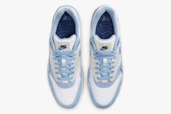 后跟及鞋垫两处有潮牌网店压印蓝色地球元素（蓝图 Air Max 1 全新“Blueprint”配色鞋款抢先预览）
