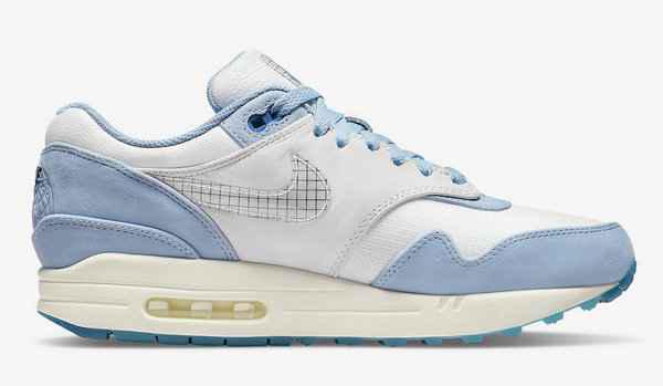 后跟及鞋垫两处有潮牌网店压印蓝色地球元素（蓝图 Air Max 1 全新“Blueprint”配色鞋款抢先预览）