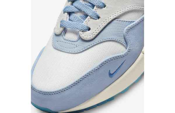 后跟及鞋垫两处有潮牌网店压印蓝色地球元素（蓝图 Air Max 1 全新“Blueprint”配色鞋款抢先预览）