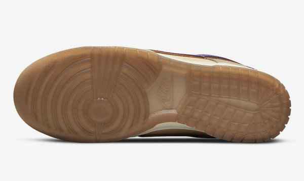 同时鞋舌、鞋领口和鞋头的麂皮运用潮牌信息了深棕与 Nike Swoosh 变形成的鬼脸 Logo 形成对比（大恶魔 Dunk Low 全新“Setsubun”配色鞋款即将来袭）