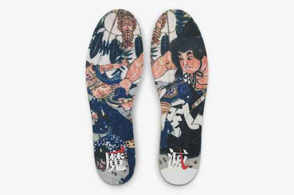 同时鞋舌、鞋领口和鞋头的麂皮运用潮牌信息了深棕与 Nike Swoosh 变形成的鬼脸 Logo 形成对比（大恶魔 Dunk Low 全新“Setsubun”配色鞋款即将来袭）