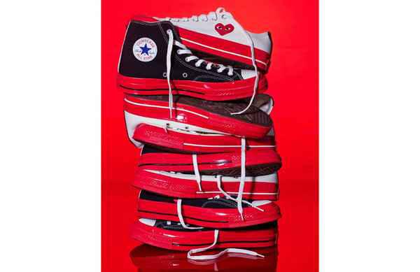 请关注 Converse 品牌官网及网店 对球鞋文化、品牌款潮牌商城型、抽签购买、教程攻略还有疑惑？马上学习《Sneaker百分百完全指南》 （CDG Play x 匡威全新合作 Chuck 70 鞋款系列即将发售）