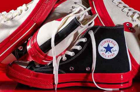 请关注 Converse 品牌官网及网店 对球鞋文化、品牌款潮牌商城型、抽签购买、教程攻略还有疑惑？马上学习《Sneaker百分百完全指南》 （CDG Play x 匡威全新合作 Chuck 70 鞋款系列即将发售）