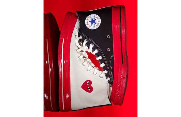 请关注 Converse 品牌官网及网店 对球鞋文化、品牌款潮牌商城型、抽签购买、教程攻略还有疑惑？马上学习《Sneaker百分百完全指南》 （CDG Play x 匡威全新合作 Chuck 70 鞋款系列即将发售）