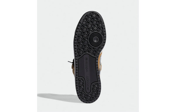同时还配备了特潮牌品牌别设计的鞋盒附赠（adidas x 《南方公园》联名 Forum Low “AWESOM-O”鞋款亮相）