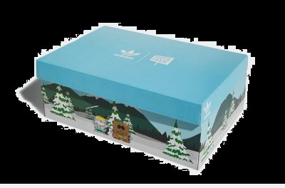 同时还配备了特潮牌品牌别设计的鞋盒附赠（adidas x 《南方公园》联名 Forum Low “AWESOM-O”鞋款亮相）