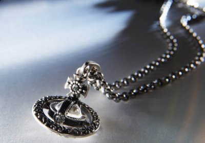 有兴趣的朋友潮牌可以届时关注（Vivienne Westwood 2022 春夏全新「ORNAMENTAL TINY ORB」项链发布）