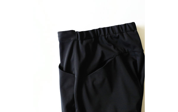 这边品牌的另一组潮牌信息联名企划也正式入场（白山 White Mountaineering BLK x sulvam 全新联名系列上架）