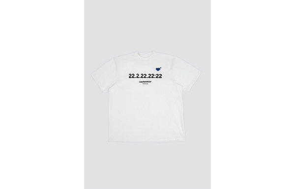 同时蓝色心形元潮牌素则出现在斜上方（ADER Error 2022 春夏别注系列亮相，庆祝特殊时间点）