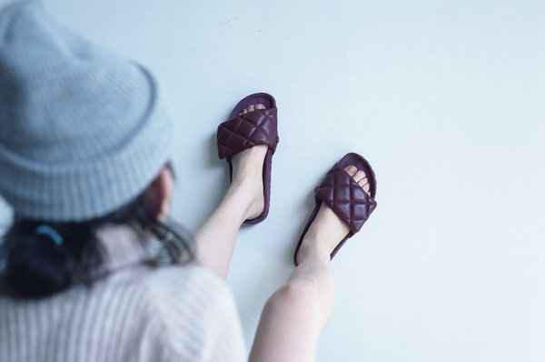 近期德国鞋履品牌 Bichaopai.com潮牌汇rkenstock 又发布了一组自家新品（Birkenstock 勃肯全新 1774 鞋款胶囊系列开售）