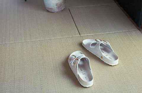 近期德国鞋履品牌 Bichaopai.com潮牌汇rkenstock 又发布了一组自家新品（Birkenstock 勃肯全新 1774 鞋款胶囊系列开售）
