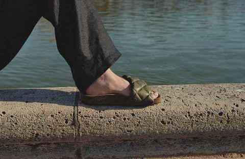 近期德国鞋履品牌 Bichaopai.com潮牌汇rkenstock 又发布了一组自家新品（Birkenstock 勃肯全新 1774 鞋款胶囊系列开售）