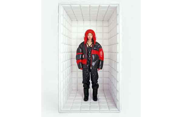 同时精选了 蒙口 Bady、chaopai.com潮牌汇店Gary 以及 Badenne 三款经典夹克展开（Moncler x 陈鹏 CHENPENG 全新联名 Upcycling 系列亮相）